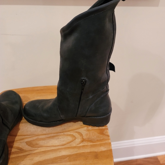 Boots - Picture 6 of 9